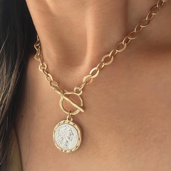 Women Worn Gold & Sliver 18 Inch Chain Pendant Toggle Jewelry Necklace - Picture 2 of 6